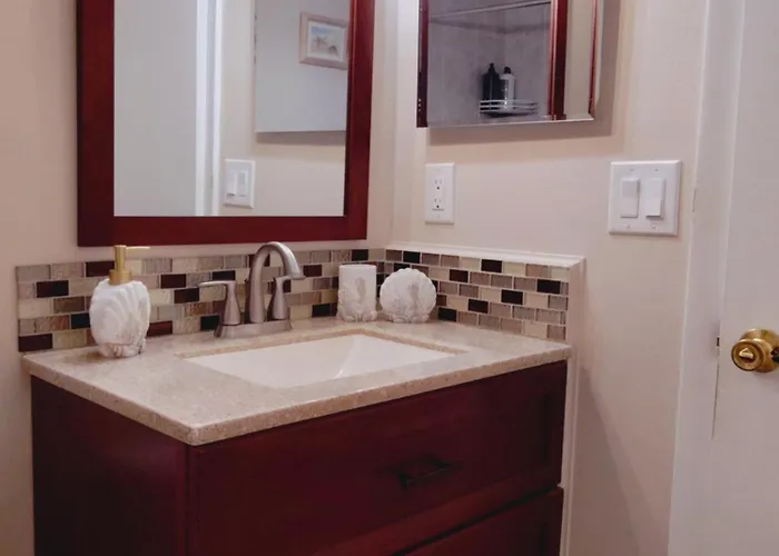Comfortable Stay- Fully Stocked Home & Coffee Bar- All Essentials Provided