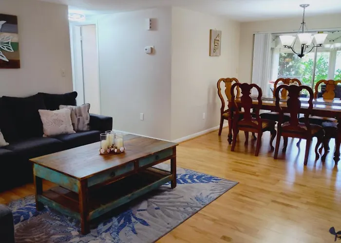 Comfortable Stay- Fully Stocked Home & Coffee Bar- All Essentials Provided